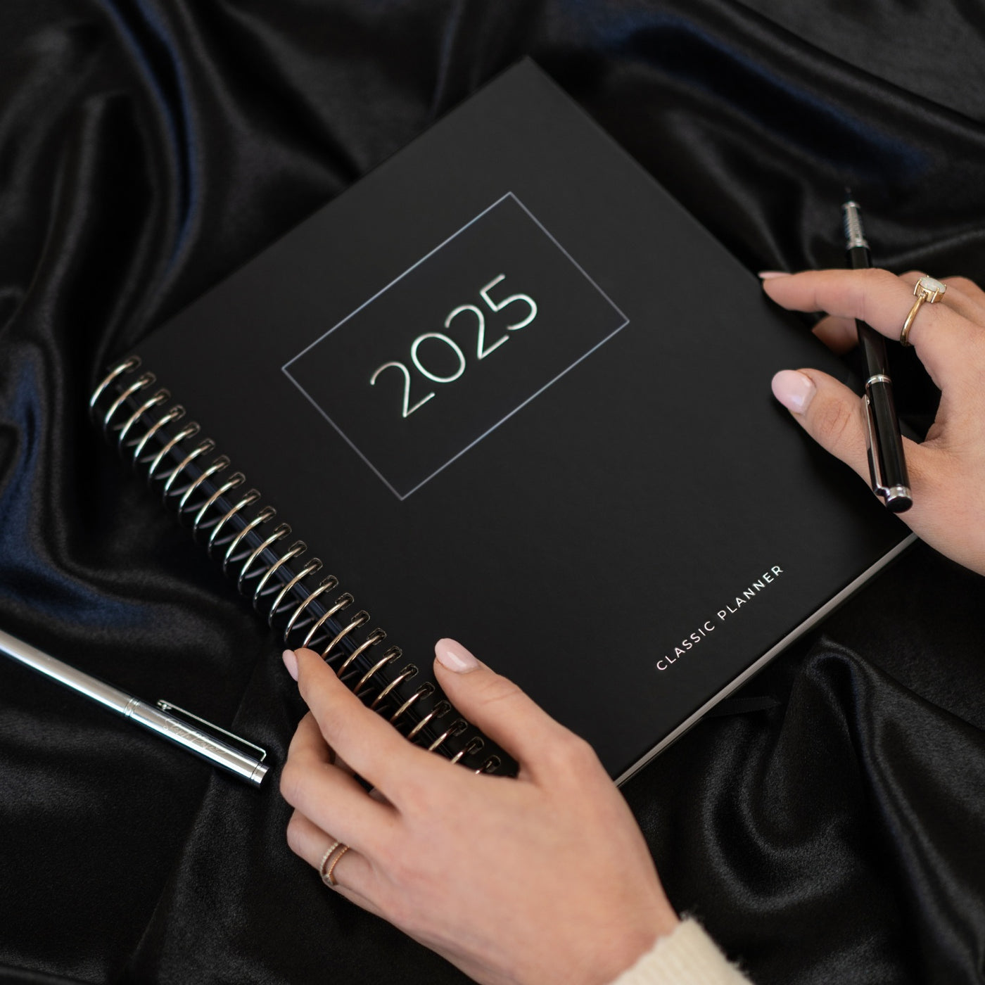 2025 Classic Planner - Black