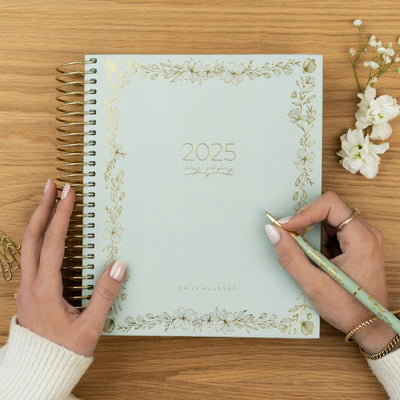 2025 Daily Planner + Luxe Pen - Vintage Sage - Ltd Edition