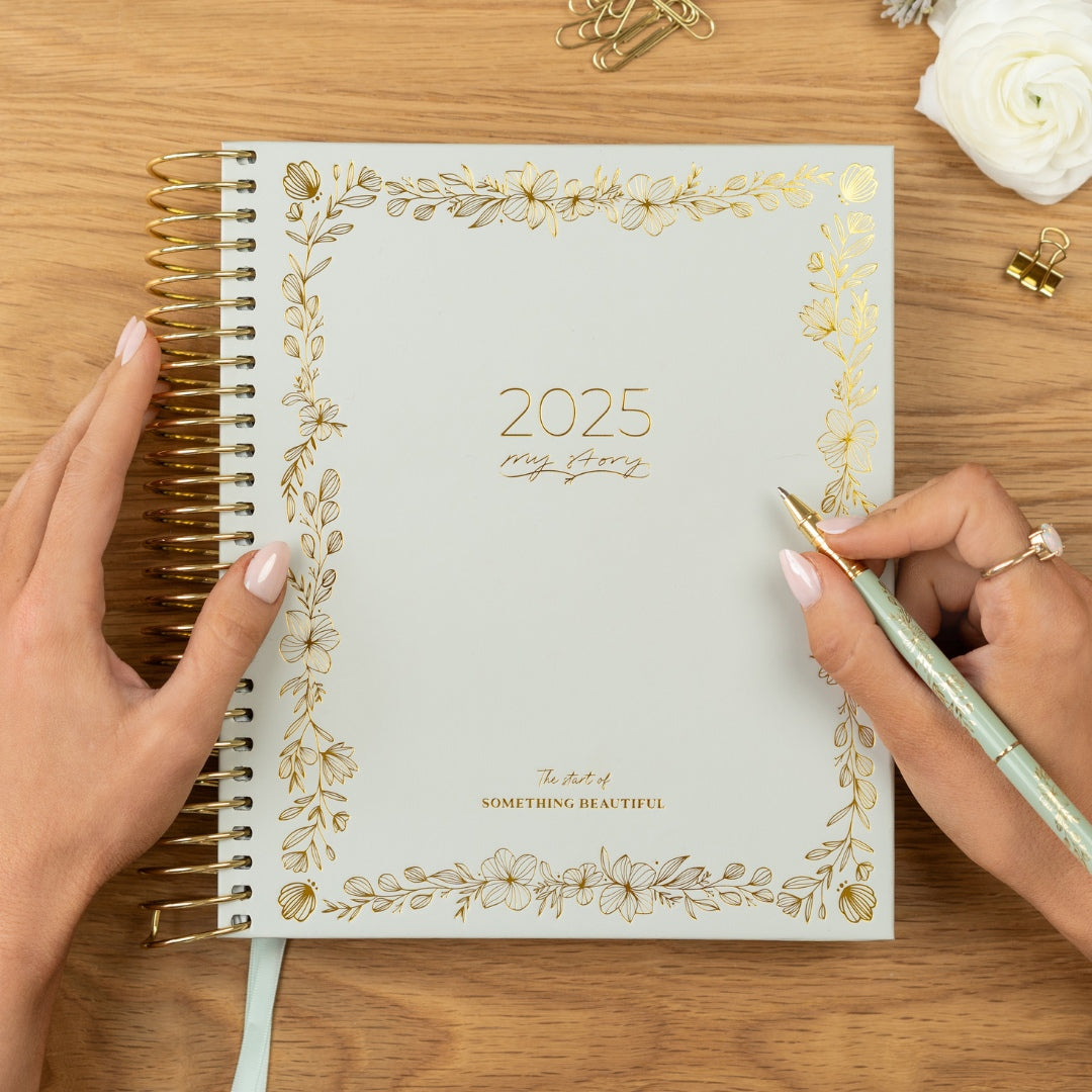 2025 Signature Planner + Luxe Pen - Vintage Sage - Ltd Edition